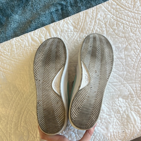 Women’s Nike Court Vision Lows Teal Size 9.5 - Picture 6 of 6